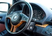 BMW відкликає понад 5300 X5 через потенційну небезпеку подушки безпеки Takata