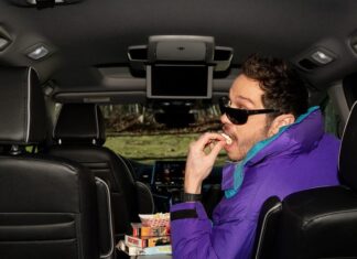 Несподівана любов Піта Девідсона до автомобілів: від автомобілів із клан Сопрано до повнорозмірного мінівена