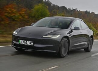 Tesla Model 3: поглиблений огляд провідного електричного седана