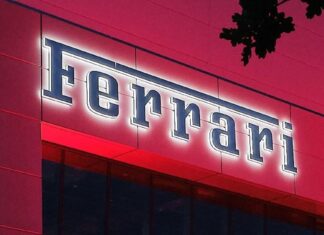 Ferrari та Mazda зіткнулися через товарний знак «Luce»
