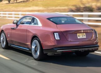 Rolls-Royce Відмовилася від Планів Переходу на Повністю Електричну Гаму, Двигун V12 Залишиться у Виробництві