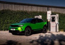 Stellantis Закликає Уряд Великобританії Прискорити Перегляд Цілей за електромобілями