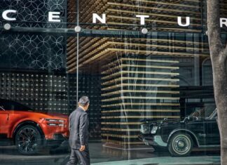 Toyota povýšila století na samostatnou luxusní značku se showroomem v Tokiu