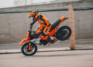 Більше, ніж просто поїздка на роботу: 10 універсальних мотоциклів, які зроблять кожну подорож особливою