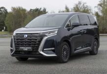 Denza D9 від BYD: високотехнологічний люксовий MPV, націлений на преміум-сегмент