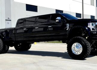 Мега-вантажівка за $400 000: шестидверний Ford F-450, що кидає виклик масштабам