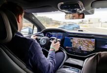 Mercedes EQS Перевіряє Майбутнє Рульового Управління з Технологією Steer-by-Wire