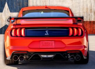 Швидкісна погоня на шосе в Техасі: Shelby GT500 та Audi RS6 завершилися арештами