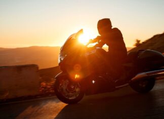 BMW K 1600 B: Плавна та вигідна альтернатива для далеких подорожей