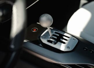 Підроблена механіка Ferrari не така, якою здається