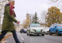 Як пішоходи реагують на безпілотні автомобілі: висновки дослідження в Ноттінгемі